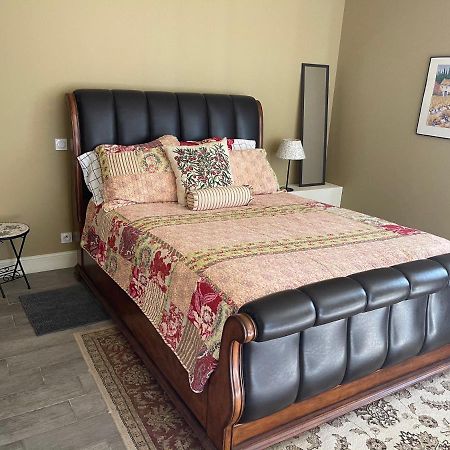 Chateau Couchebout Bed & Breakfast Pugnac Екстериор снимка