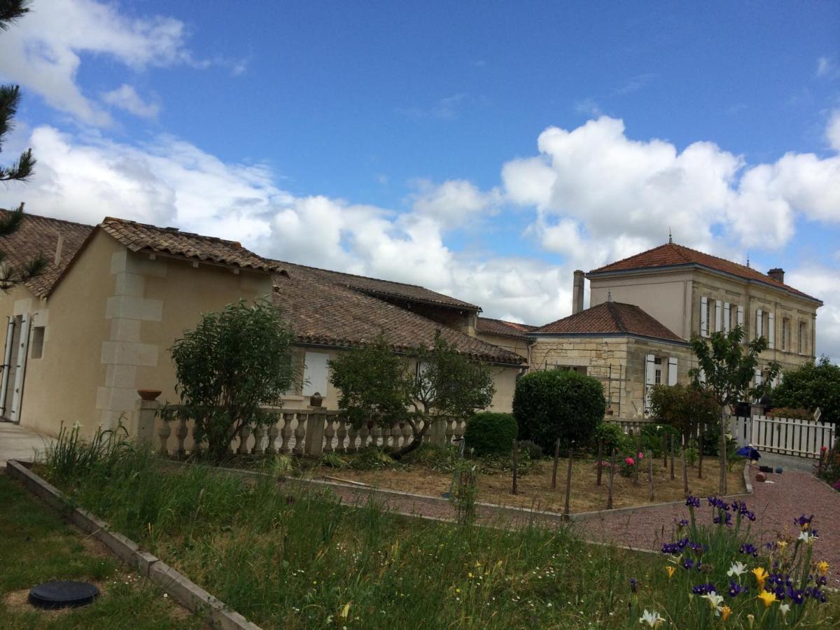 Chateau Couchebout Bed & Breakfast Pugnac Екстериор снимка