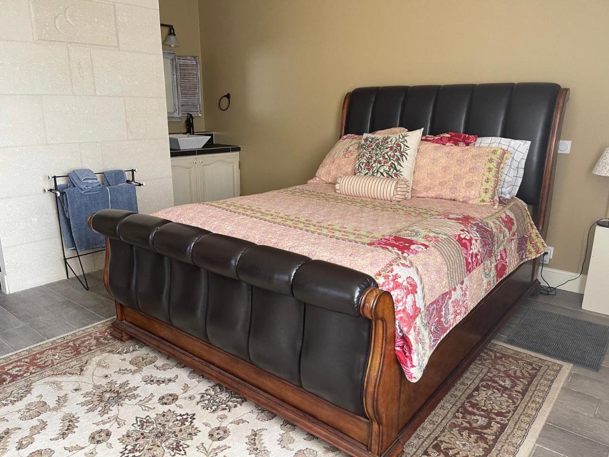 Chateau Couchebout Bed & Breakfast Pugnac Екстериор снимка